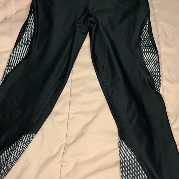 NIKE QUARTER LEGGINGS SIZE XTRA SMALL - Picture 4 of 4